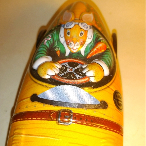 Collector Candy Tin Roadster Rabbit - Picture 3 of 8